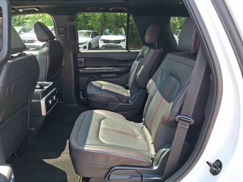 Used 2024 Ford Expedition Limited AWD/4WD image 11