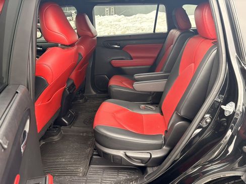 Used 2021 Toyota Highlander XSE image 19