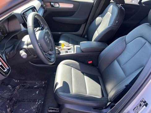 Used 2021 Volvo XC40 T5 Momentum w/ Climate Package AWD/4WD image 12