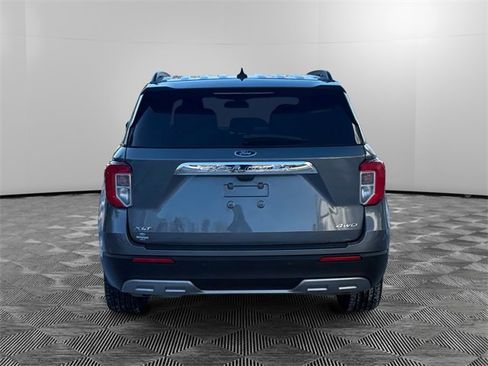 Used 2022 Ford Explorer XLT w/ Equipment Group 202A image 4