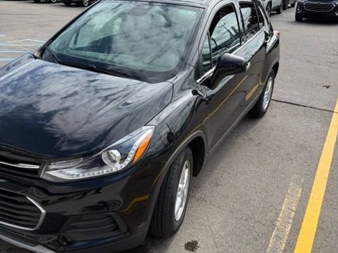 Used 2019 Chevrolet Trax LT w/ Driver Confidence Package FWD image 3