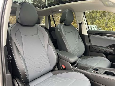 New 2026 Volkswagen Tiguan SE FWD image 25