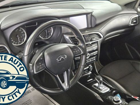 Used 2018 INFINITI QX30 AWD image 10