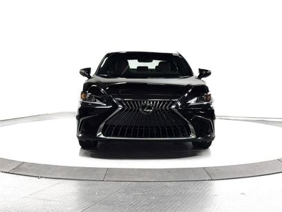 New 2025 Lexus ES 300h w/ Luxury Package