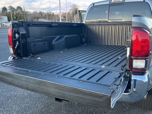 Used 2018 Toyota Tacoma 4x4 Double Cab image 29