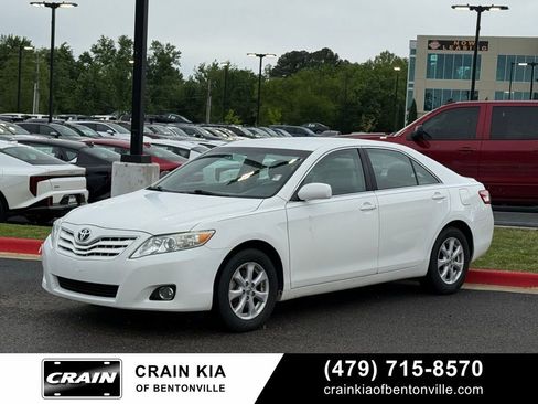 Used 2011 Toyota Camry LE w/ LE Extra-Value Pkg FWD image 3