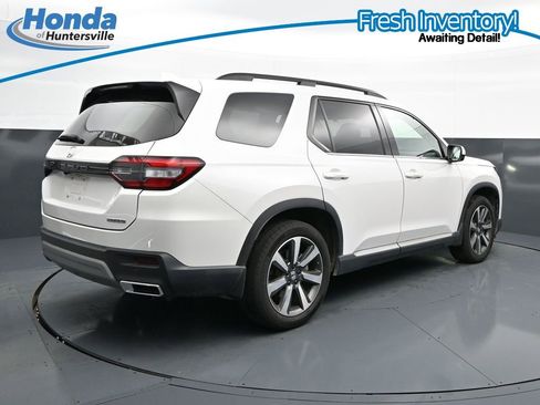 Used 2024 Honda Pilot Touring image 10