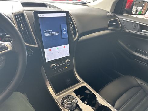 Used 2023 Ford Edge SEL w/ Convenience Package image 4