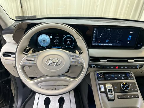 Used 2025 Hyundai Palisade Calligraphy AWD/4WD image 3