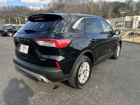 Used 2022 Ford Escape SE w/ Convenience Package image 2