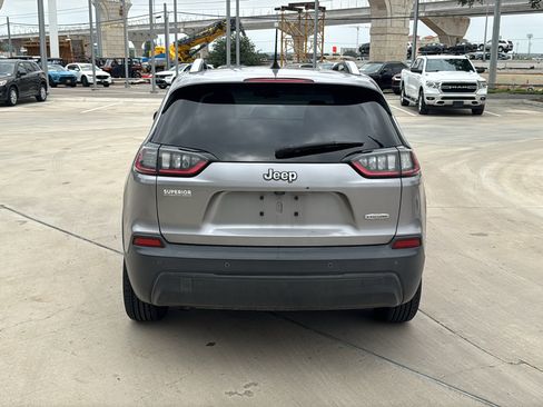 Used 2019 Jeep Cherokee Latitude Plus FWD image 6