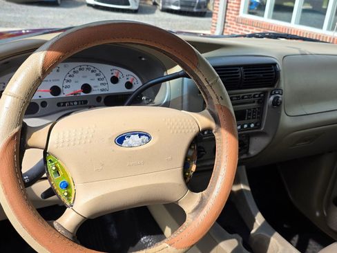 Used 2004 Ford Explorer Sport Trac XLT image 12