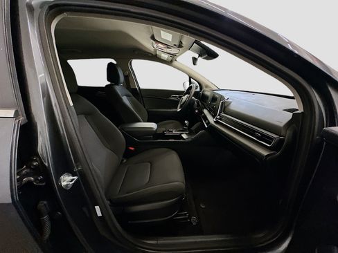 Used 2025 Kia Sportage LX image 31