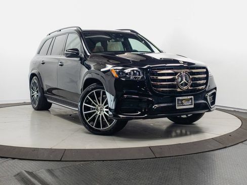 Used 2026 Mercedes-Benz GLS 580 4MATIC w/ Night Package image 1