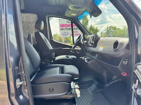 Used 2024 Mercedes-Benz Sprinter 2500 image 18