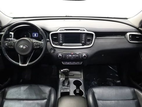 Used 2017 Kia Sorento LX w/ LX Convenience Package image 13