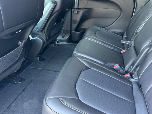 New 2027 Chrysler Pacifica Select FWD image 12
