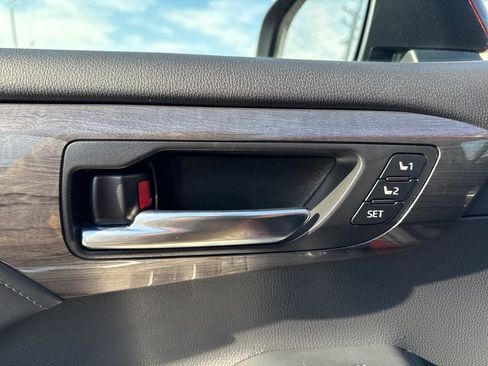 Used 2022 Toyota Highlander Platinum image 12