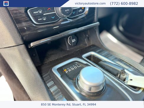Used 2017 Chrysler 300 Limited AWD/4WD image 32