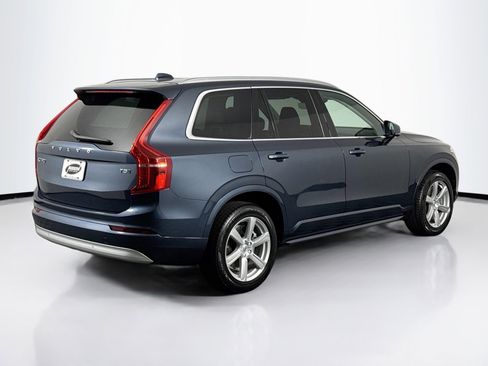 Used 2022 Volvo XC90 T5 Momentum image 11