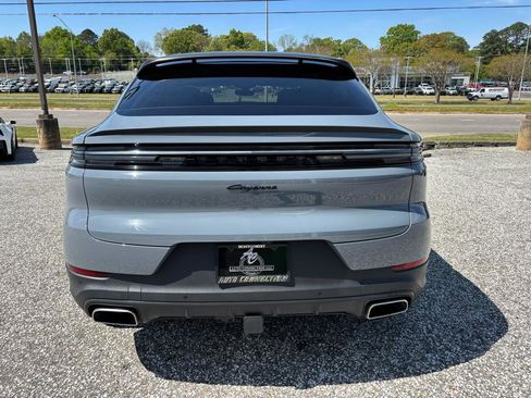 Used 2024 Porsche Cayenne Coupe image 8