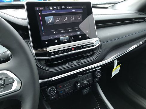 New 2026 Jeep Compass Latitude image 29