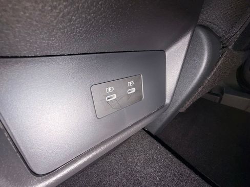 Certified 2025 Nissan Rogue SV FWD image 18