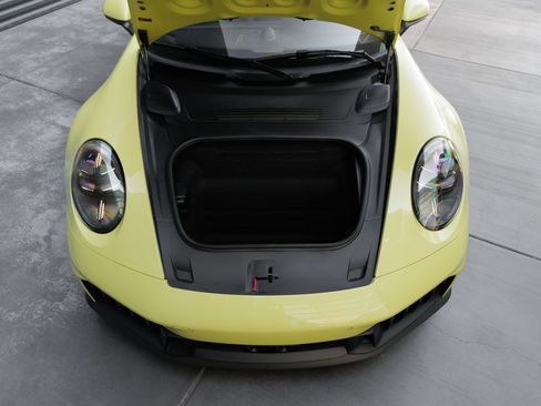 Certified 2025 Porsche 911 Carrera GTS RWD image 43