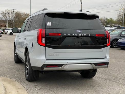 Used 2025 Ford Expedition Platinum image 5