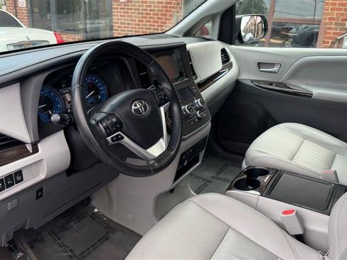 Used 2015 Toyota Sienna XLE w/ XLE Navigation Package AWD/4WD image 21