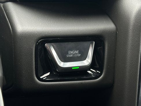 Used 2025 GMC Yukon XL AT4 image 23