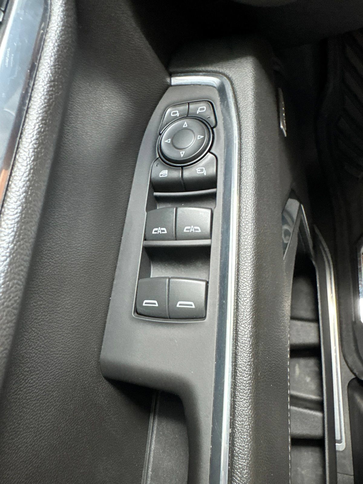 Used 2023 Chevrolet Silverado 1500 LTZ AWD/4WD image 23