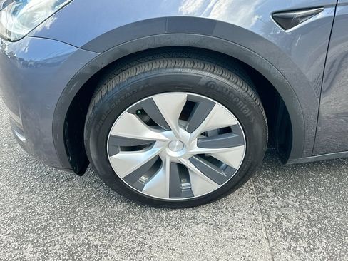 Used 2021 Tesla Model Y Long Range AWD/4WD image 29