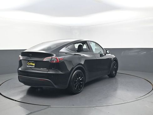 Used 2023 Tesla Model Y Long Range AWD/4WD image 9