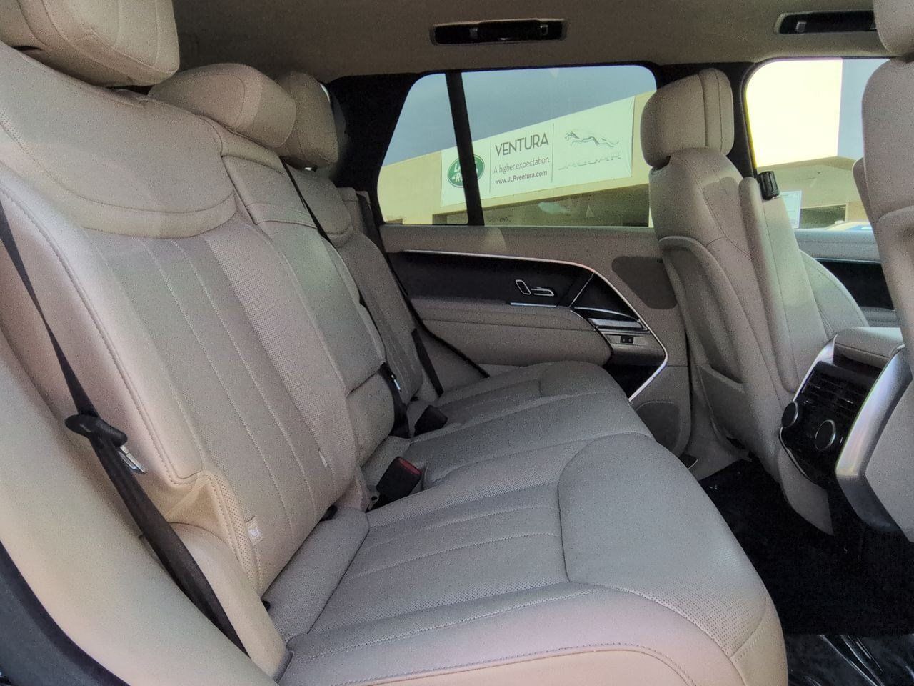Used 2024 Land Rover Range Rover SE AWD/4WD image 25