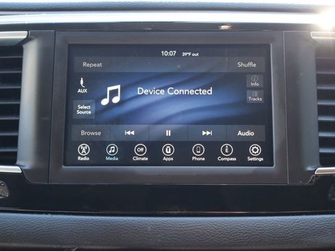 Used 2018 Chrysler Pacifica Touring Plus w/ Tire & Wheel Group FWD image 20