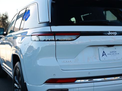 New 2025 Jeep Grand Cherokee Overland image 9