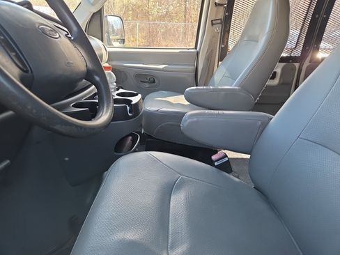Used 2006 Ford E-250 and Econoline 250 image 9
