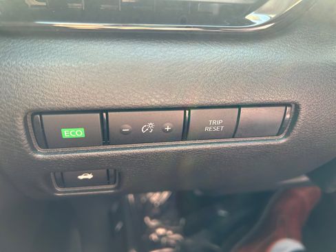 Used 2024 Nissan Sentra SV FWD image 21