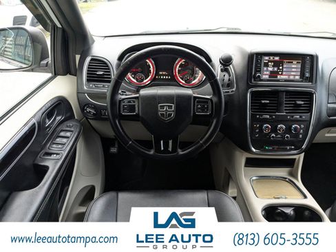 Used 2017 Dodge Grand Caravan SXT image 16