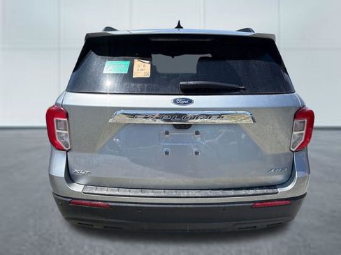 Used 2024 Ford Explorer XLT AWD/4WD image 3