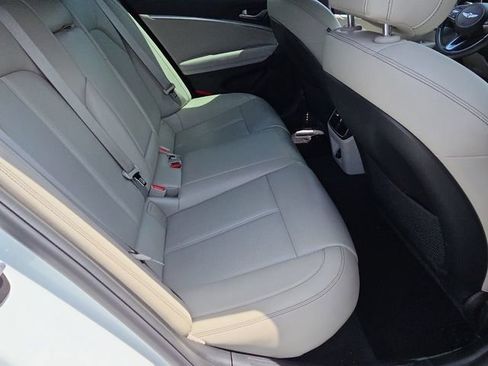 Used 2022 Genesis G70 2.0T RWD image 16