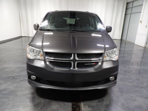 Used 2019 Dodge Grand Caravan SXT FWD image 2