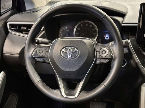 Used 2022 Toyota Corolla Cross LE image 19
