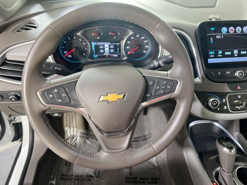 Used 2017 Chevrolet Malibu LT w/ Leather Package FWD image 11