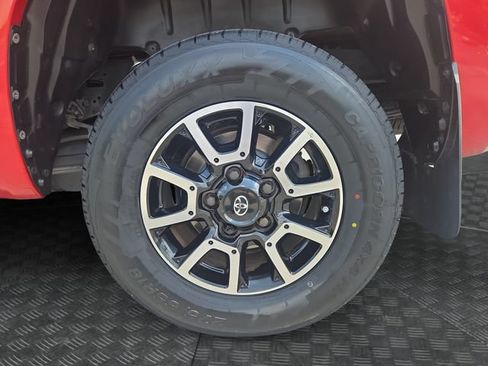 Used 2015 Toyota Tundra SR5 w/ SR5 Upgrade Package RWD image 33