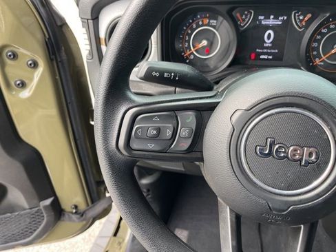 Used 2025 Jeep Gladiator Sport AWD/4WD image 19
