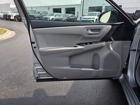 Used 2017 Toyota Camry LE FWD image 11