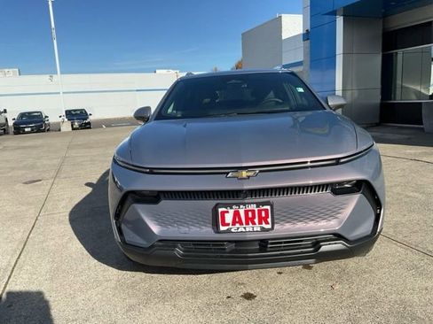 New 2026 Chevrolet Equinox EV LT image 2