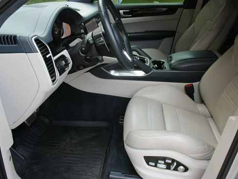 Used 2019 Porsche Cayenne Turbo AWD/4WD image 11